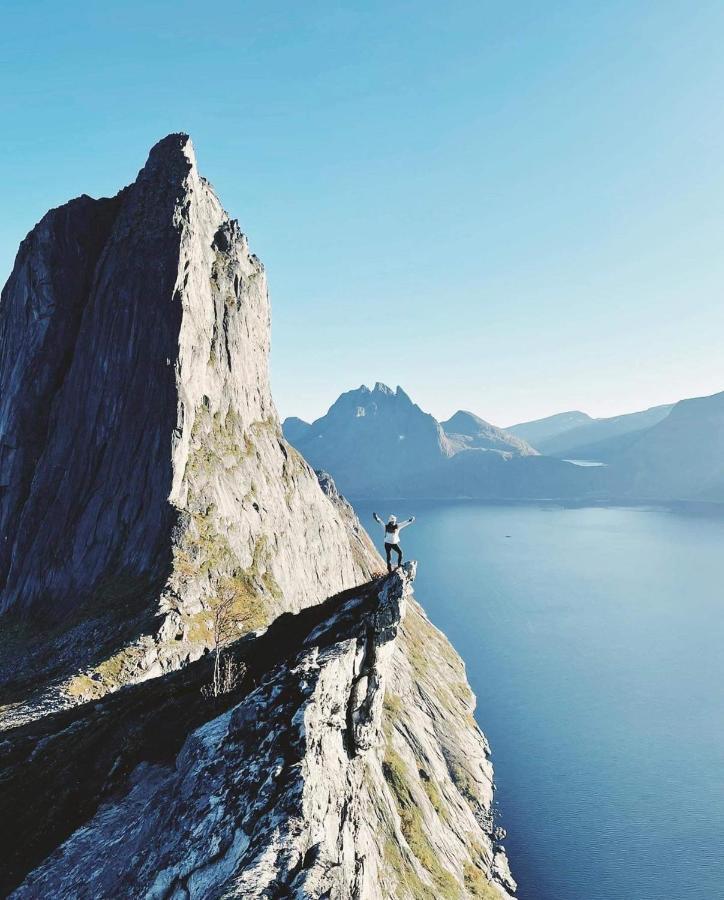 ホテル Laukvik Senja Botnhamn エクステリア 写真