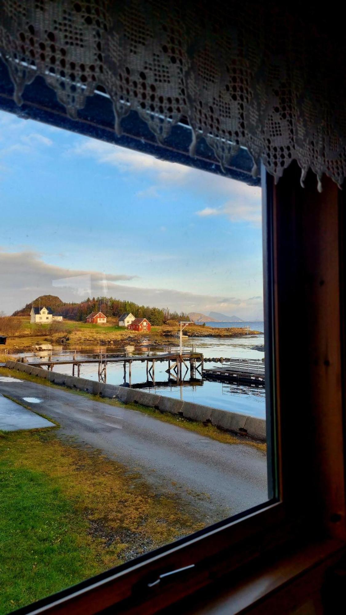 ホテル Laukvik Senja Botnhamn エクステリア 写真
